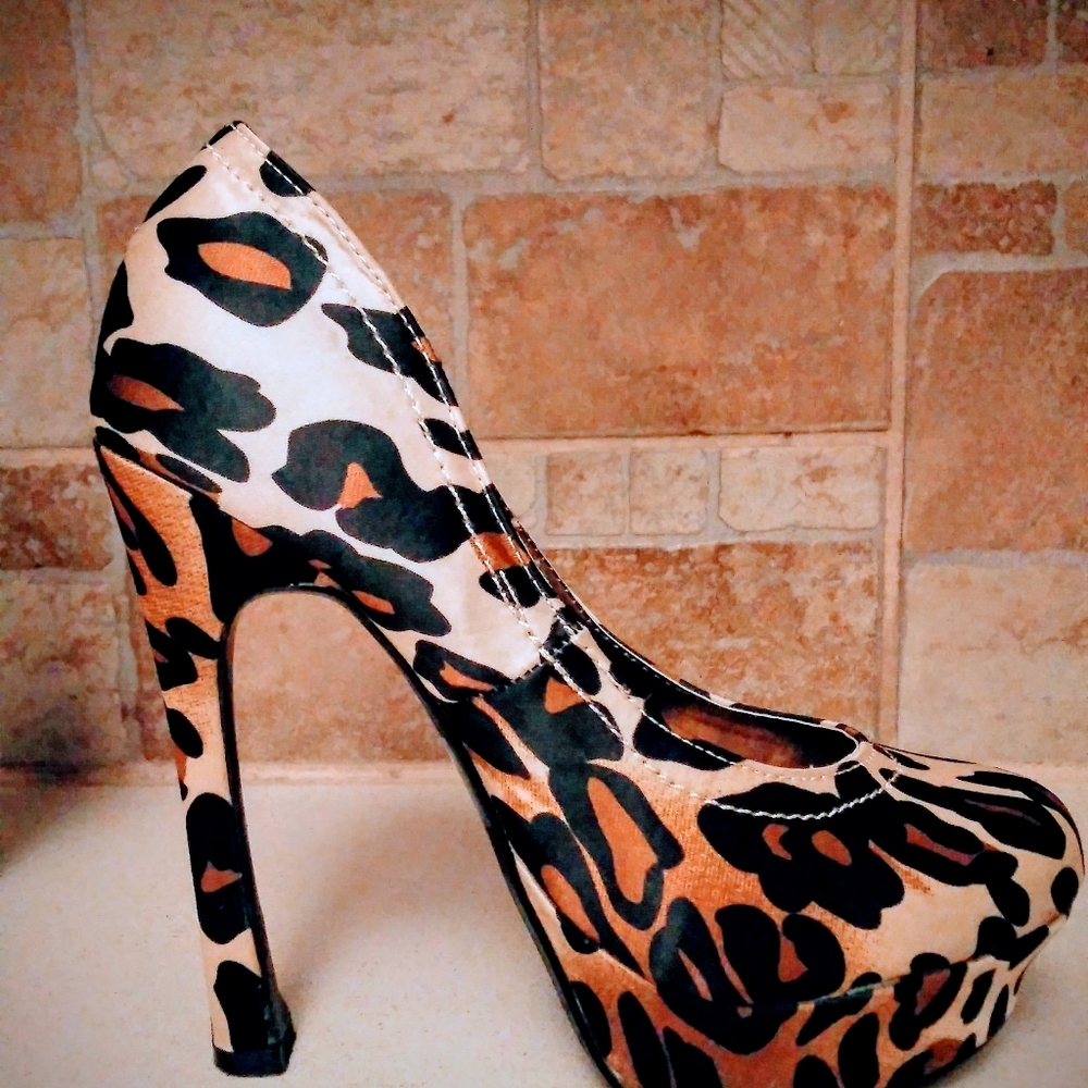 The sexiest heels ever!!